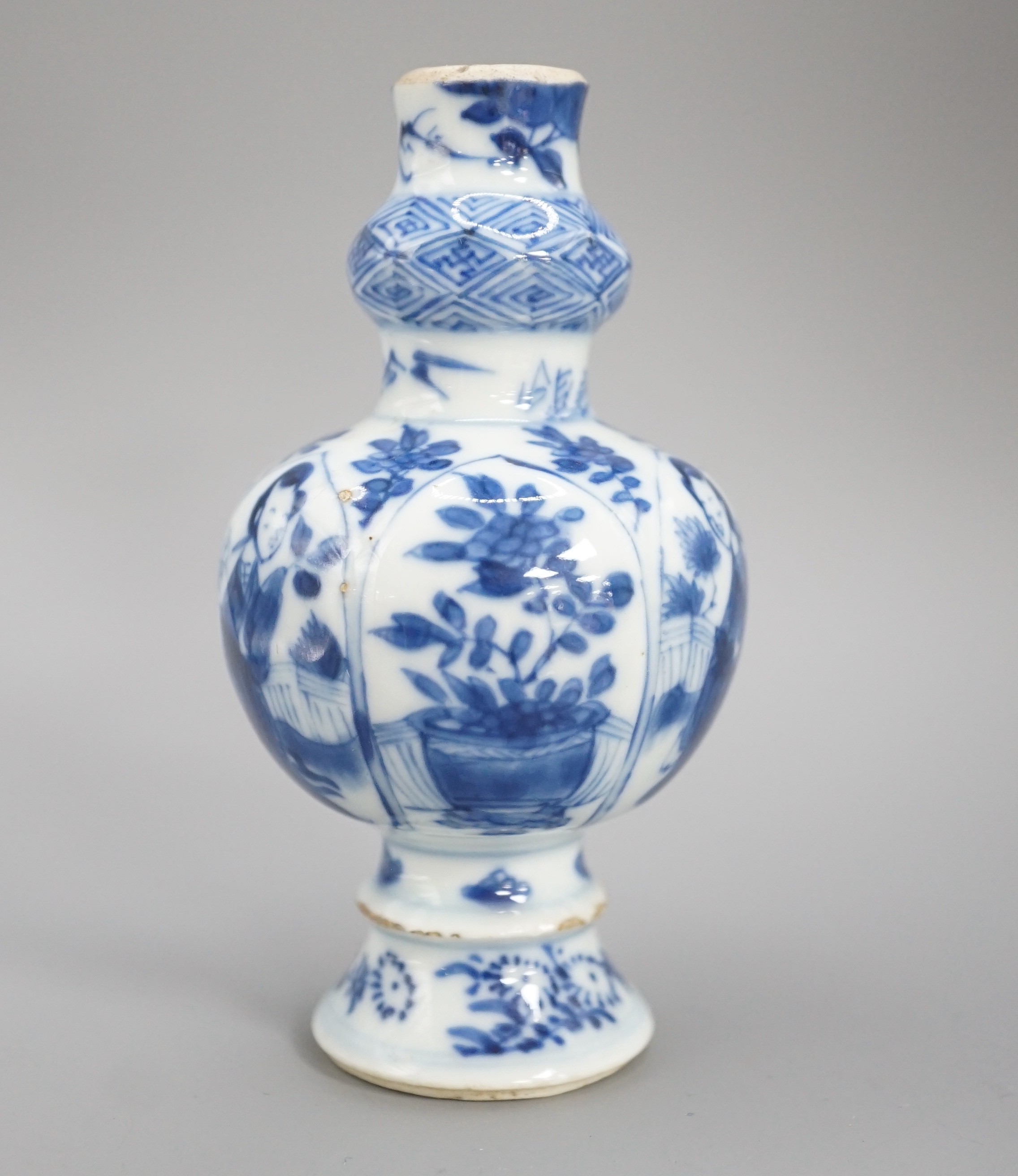 A Chinese Kangxi blue and white garlic neck vase, rim reduced 11cm